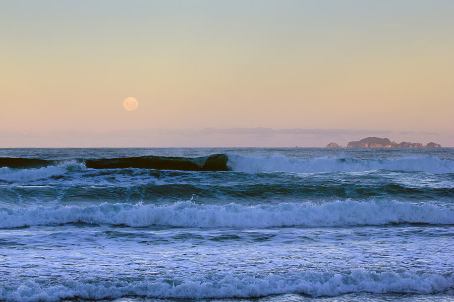 Alderman Islands on Full Moon from Coromandel Coast New Zealand (photo by Virochana)